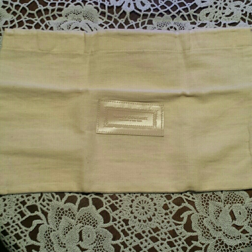 Dust bag by Nancy Gonzalez