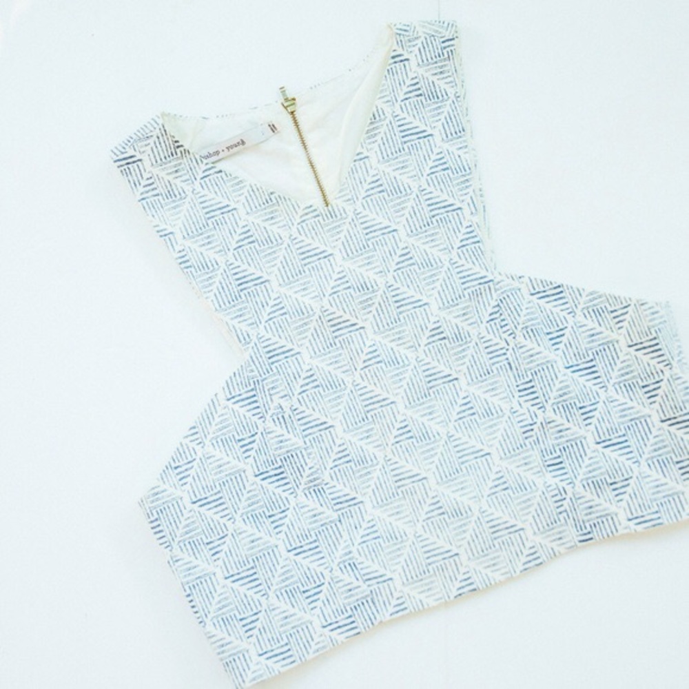 Bishop and young zip back bailey crop top!