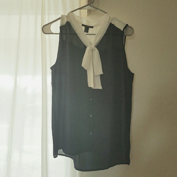 Button up tank with tie - Picture 1 of 2