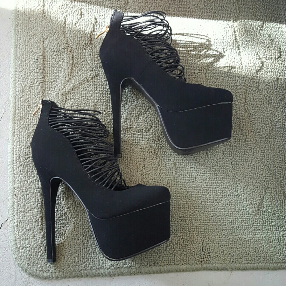 Sexy pair of black heels