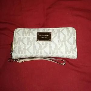 Authentic MK large zippy wallet