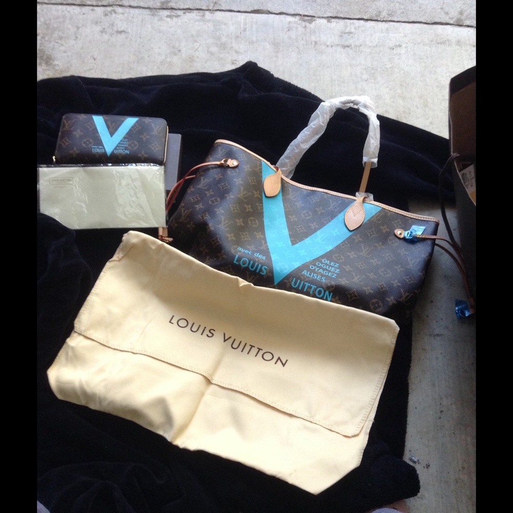 Bag and pouch only. RESERVED SHIPPED 3/4