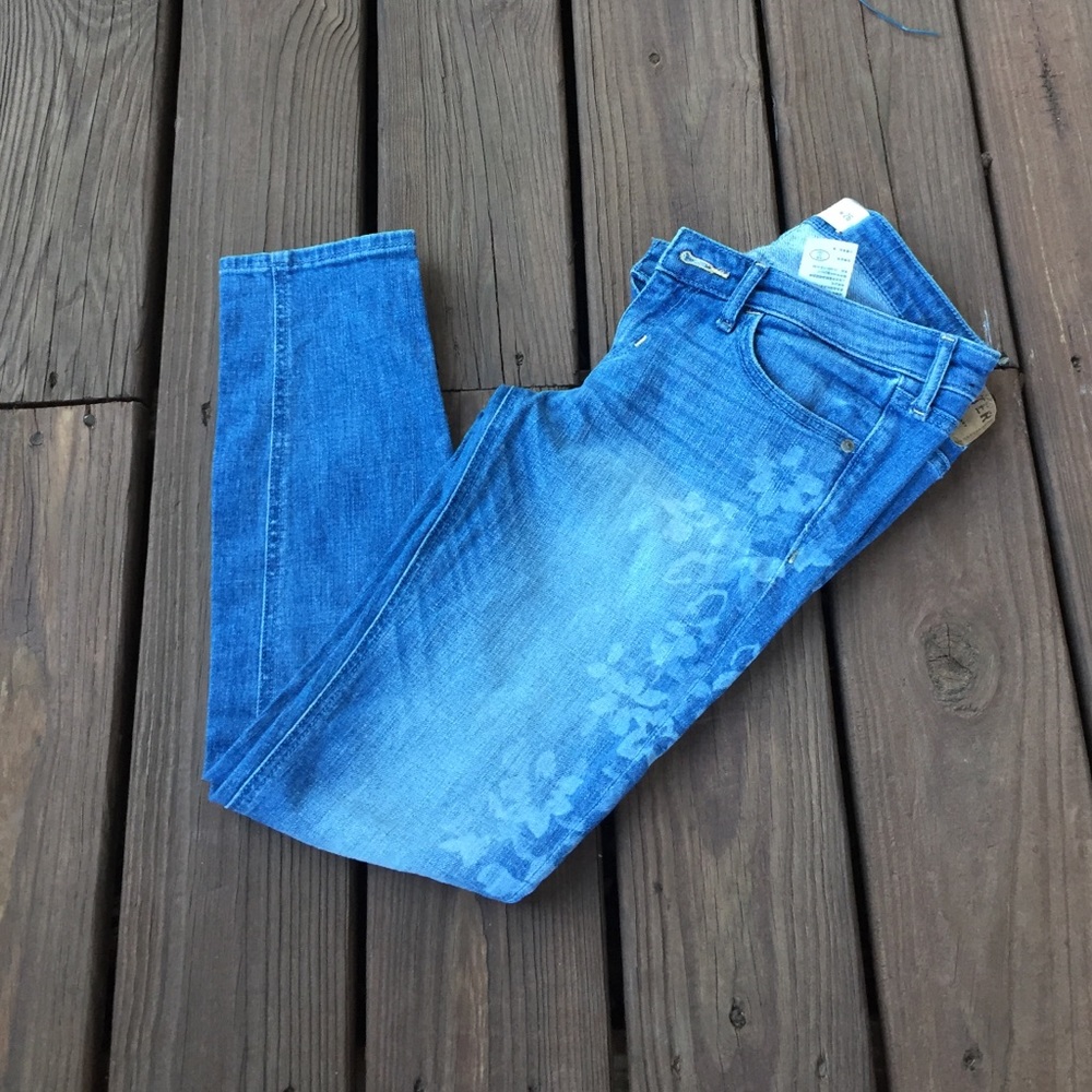 Hollister Skinny Jeans w/ Floral Distress sz 3