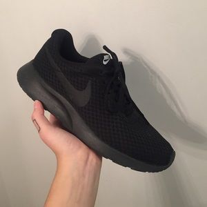 Black Nike Tanjun's
