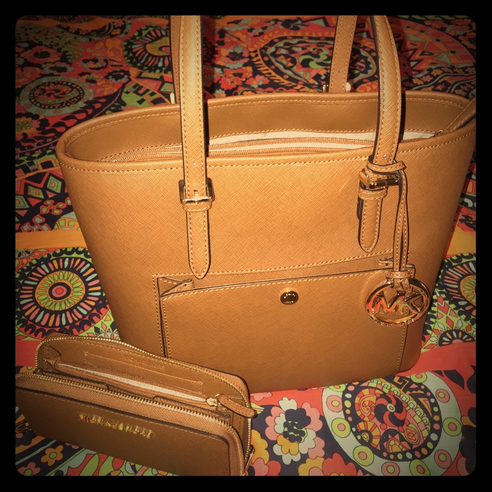MK purse and wallet