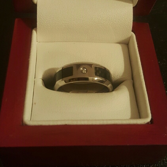 Men's Ring - Picture 2 of 3