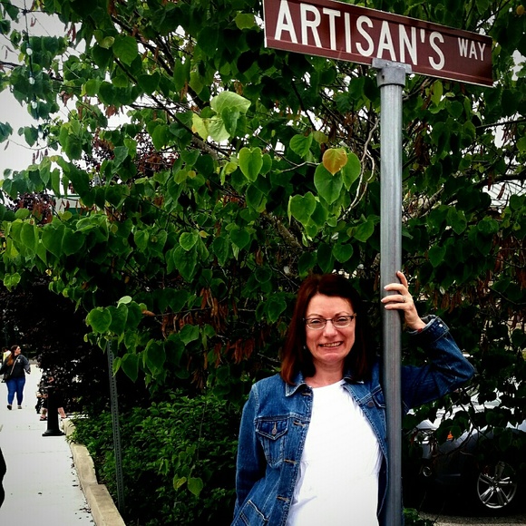 Meet your Posher, Christine - Picture 2 of 4