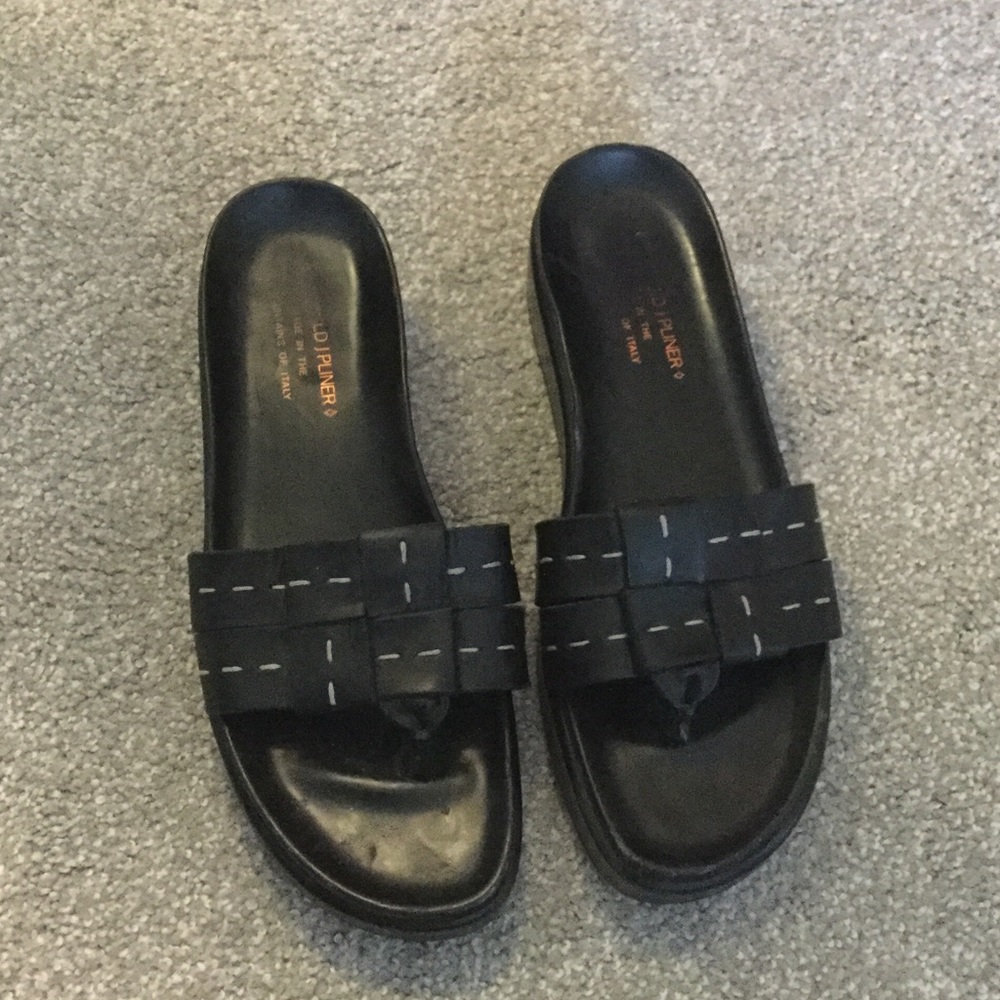 Donald  Pliner black leather sandals.