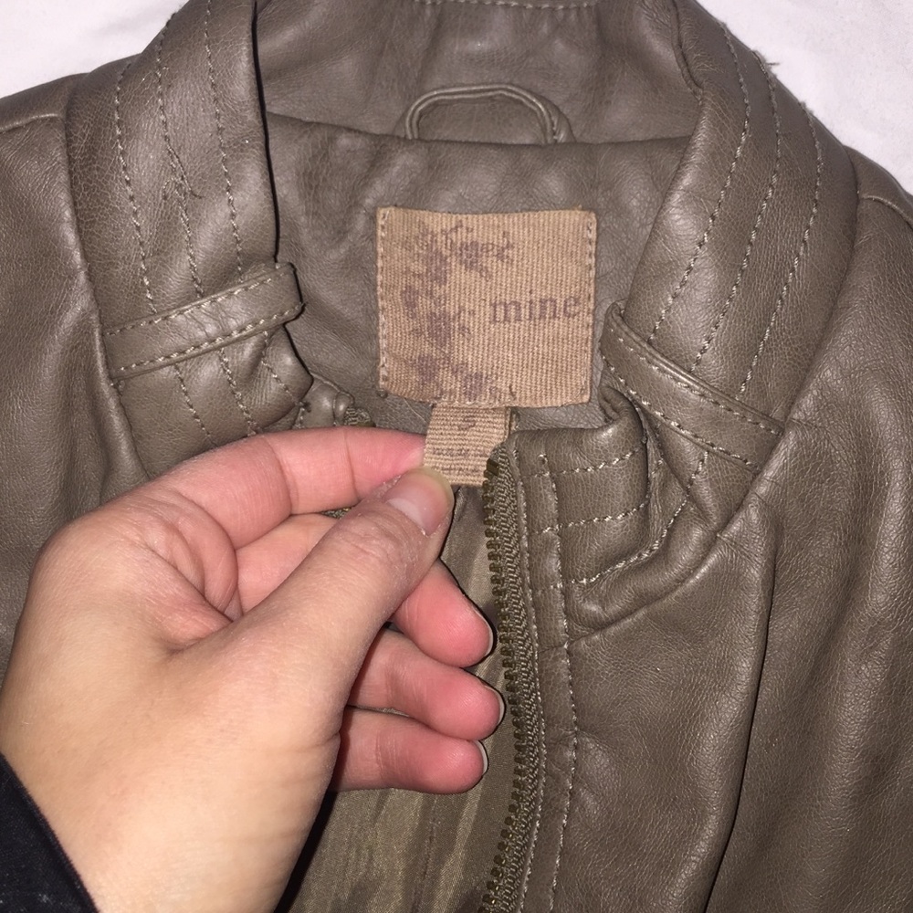 Leather jacket - Picture 2 of 4