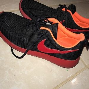 Woman's Nike Roshes