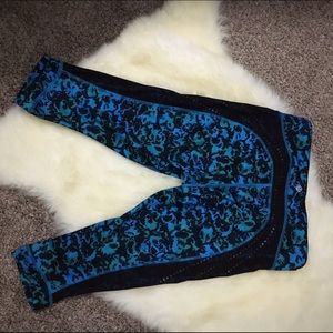 Lululemon Stop At Nothing Crops Size 6