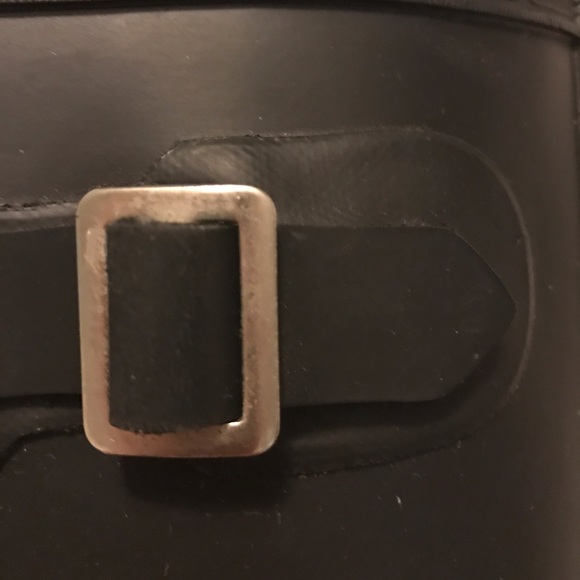 Authentic details - Picture 3 of 3