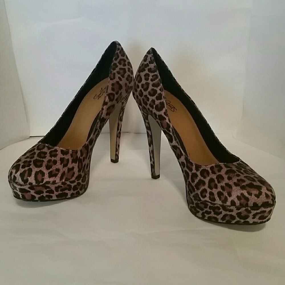 City Strats Cheetah High Heel Pumps Size 9