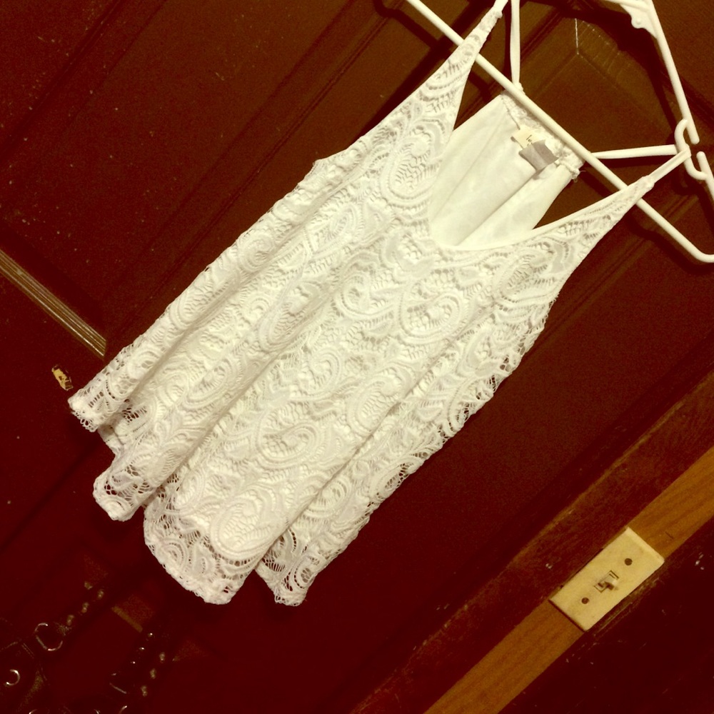 SOLD Xs white shirrt