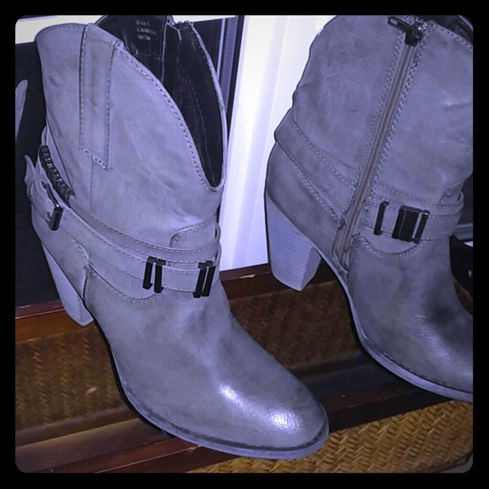 Re-Posh item: Grey Cowgirl boots