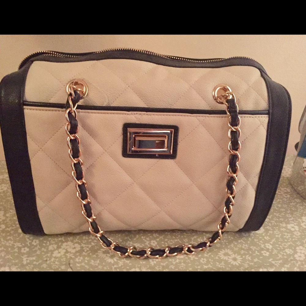 Kelly &. Katie Purse