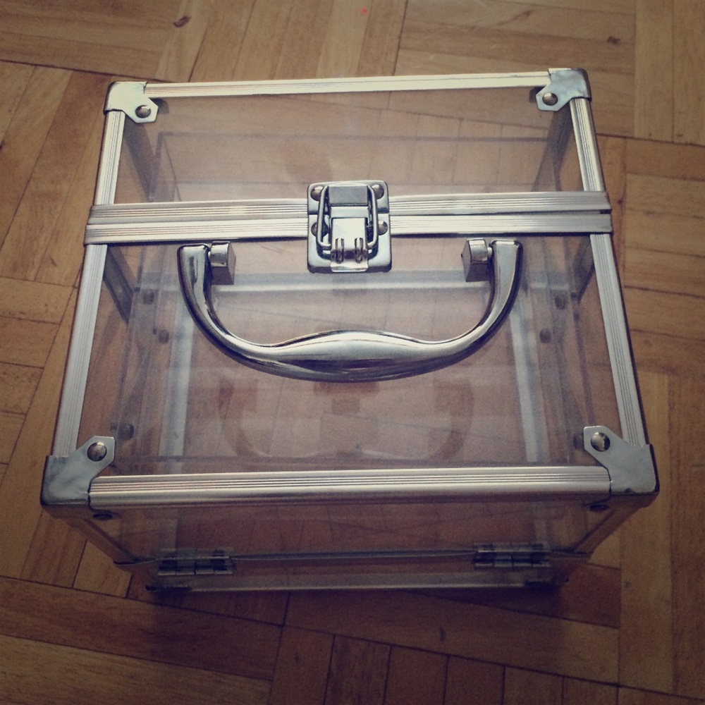 I am selling a makeup travel/accessories holder.