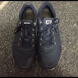 Nike fly wire 5.0 sneakers. Gently used