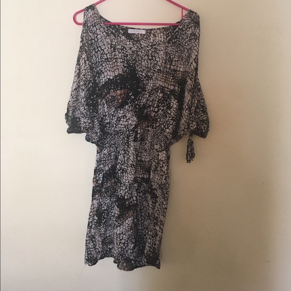 M.fredric soft snake skin open shoulder Tunic