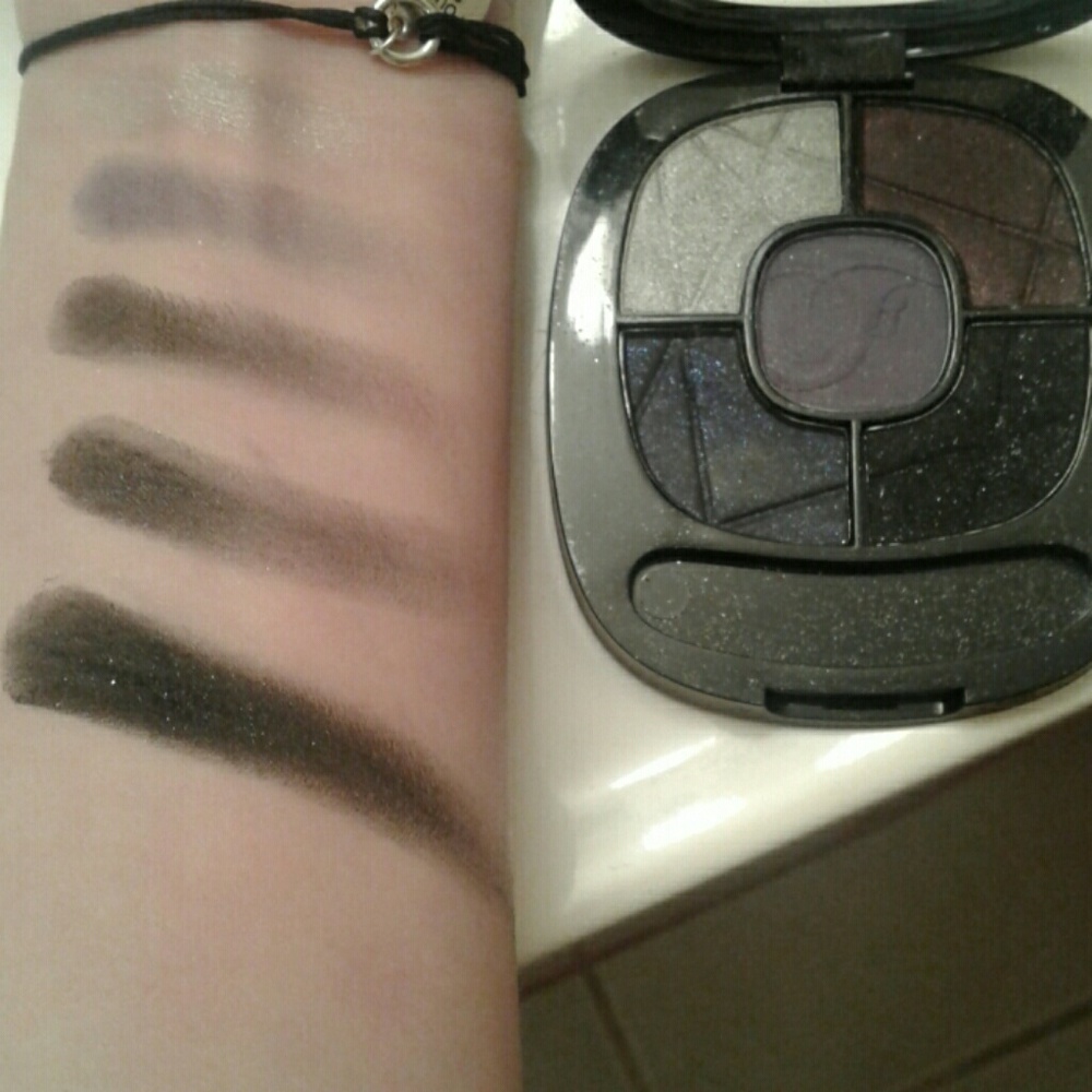 Wet n wild fergie pallet - Picture 2 of 3