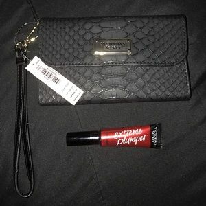 Victoria's Secret clutch +bonus Lip plumper❤️