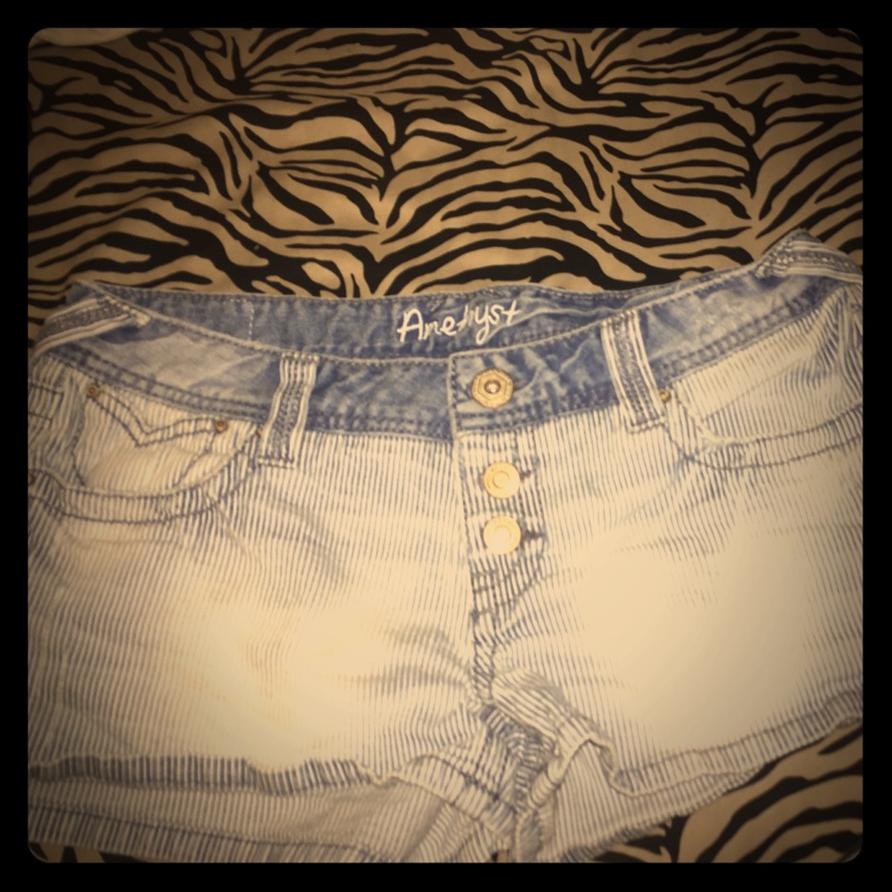 Amethyst jean shorts