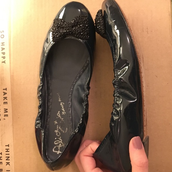 Bow Sequin Patent Navy Flats / Alice + Olivia Navy / Size 38.5 - Picture 3 of 4