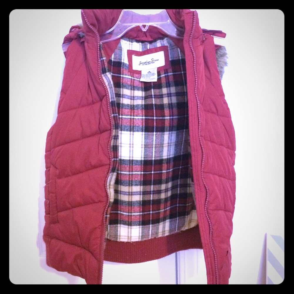 I'm selling an adorable pretty sleeveless jacket ❤