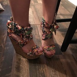 Floral wedge size 8