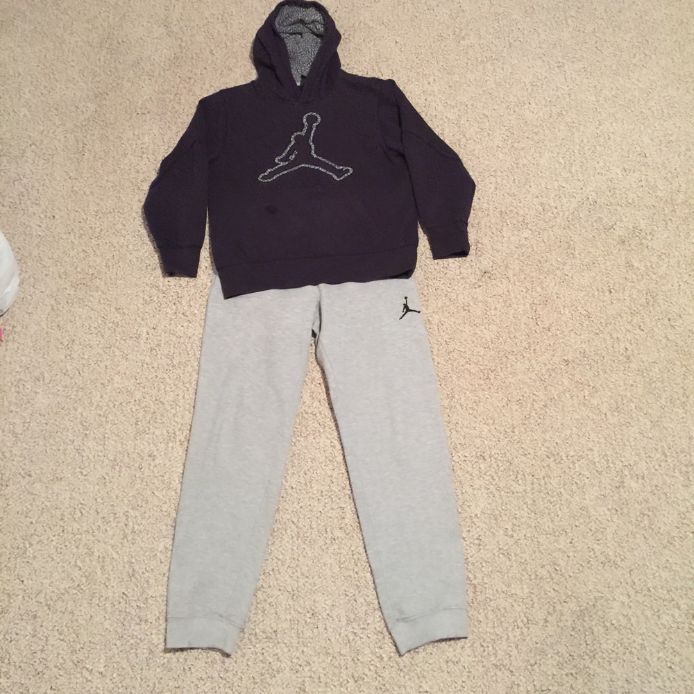 Air Jordan sweatshirt w/matching sweatpants Sz L