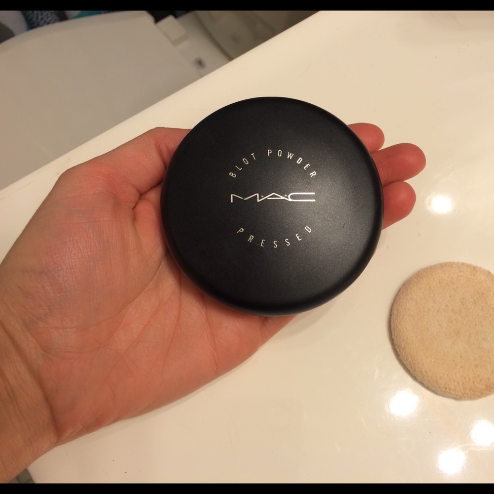MAC blot powder