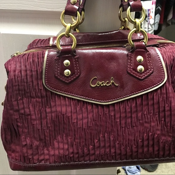 Coach bag in beautiful red color - Picture 1 of 3