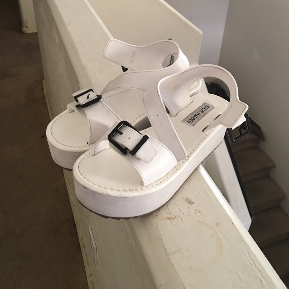 Steve Madden White sandals
