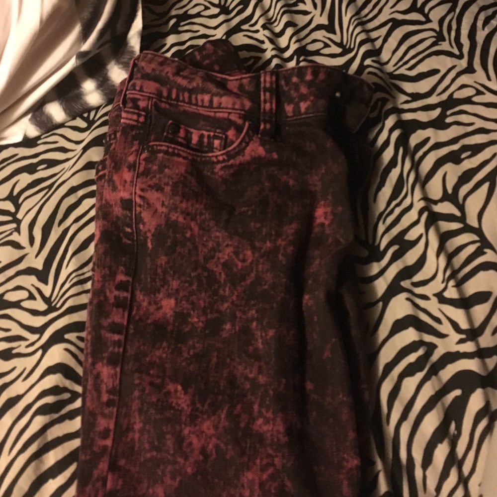 Red and black the dye pants