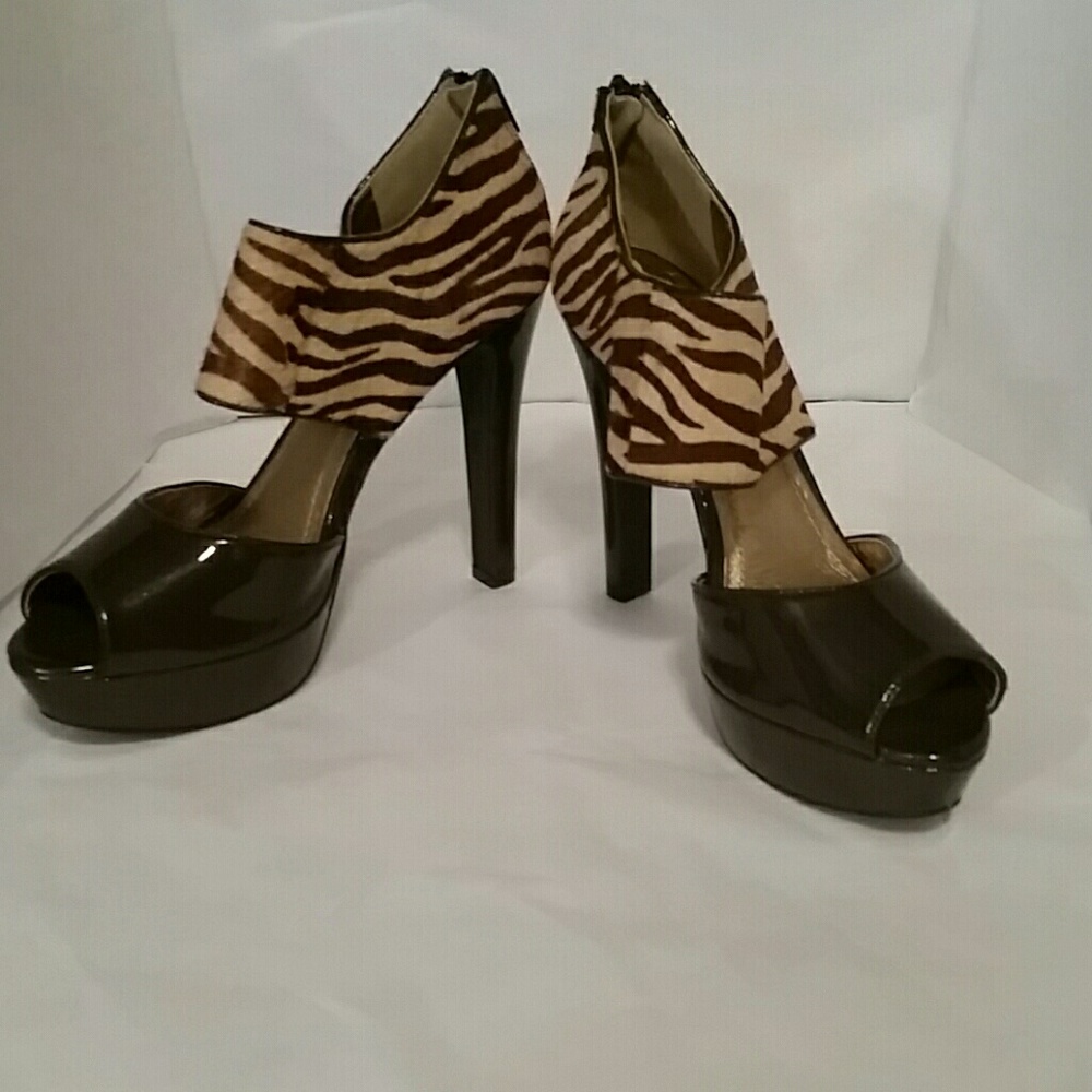 BCBGENERATION Cheetah Pumps