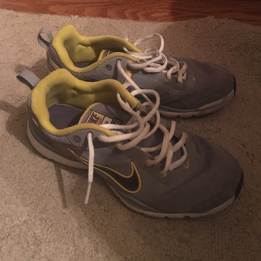Nikes size 6