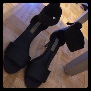 I'm selling because I have way too many shoes 😂!❤