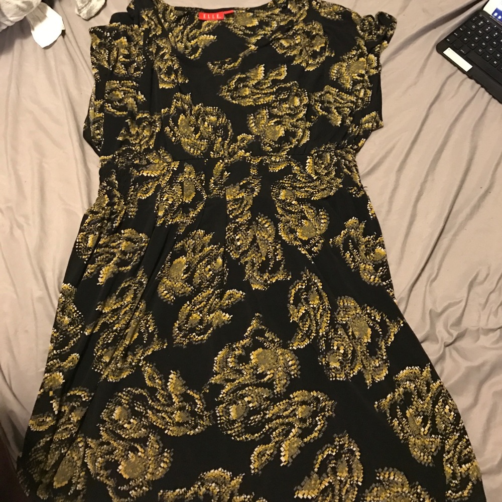 Short dress fits very nice