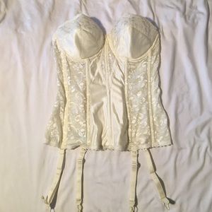 Carnival bridal corset EUC 32-36D