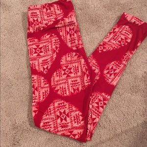 ❤❤LuLaRoe OS Valentine's Leggings ❤❤