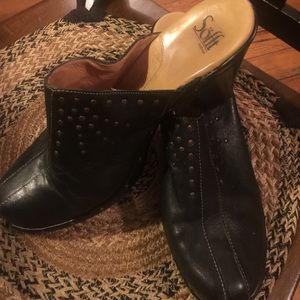 🔥⭐️LOWEST PRICE⭐️🔥 Awesome SOFFT studded clogs!