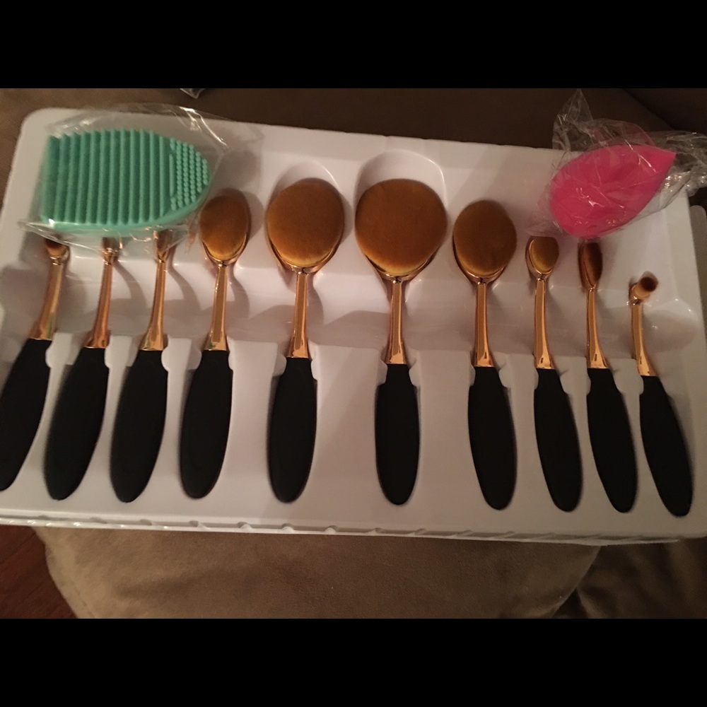 New oval brush set