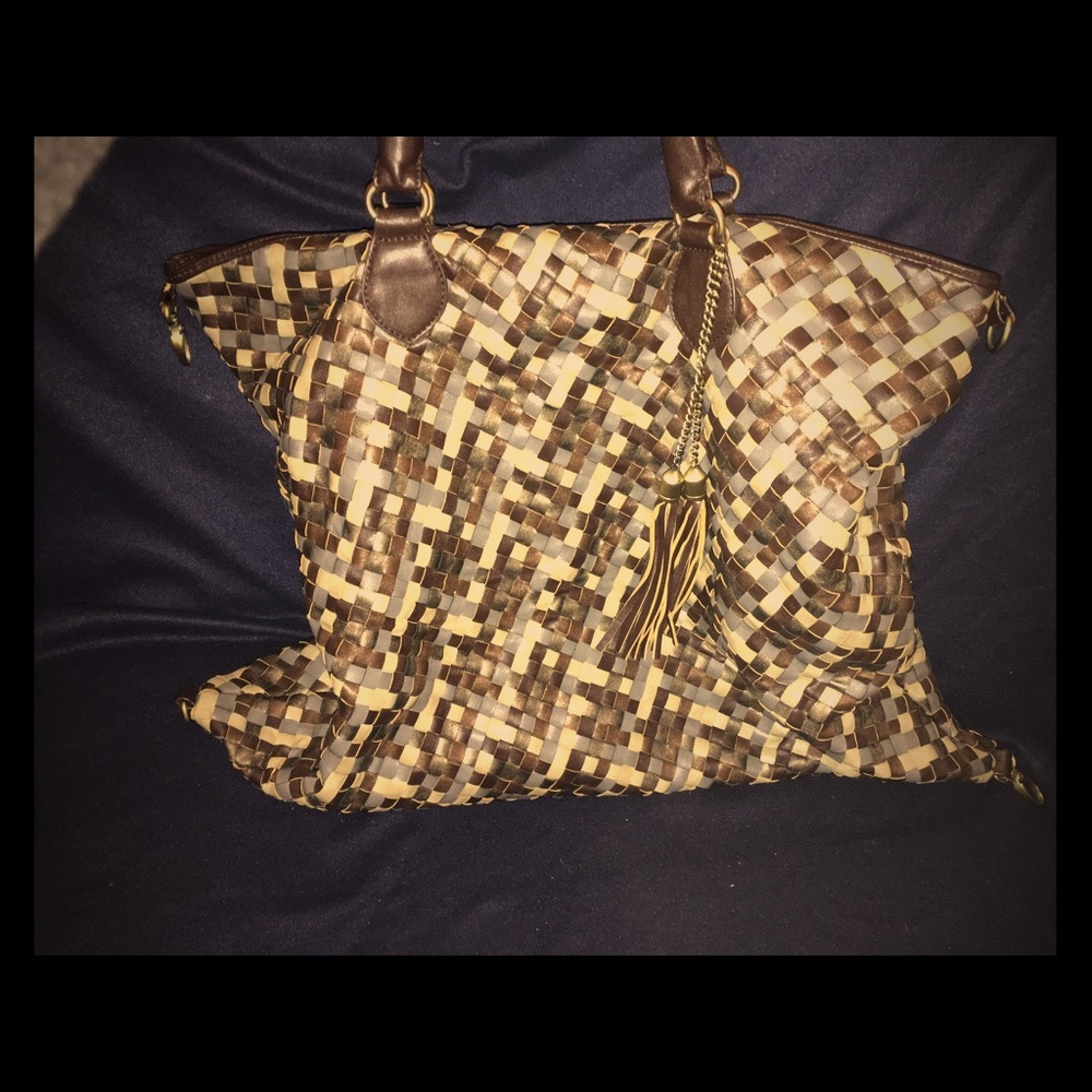 Braided bottomless carry all