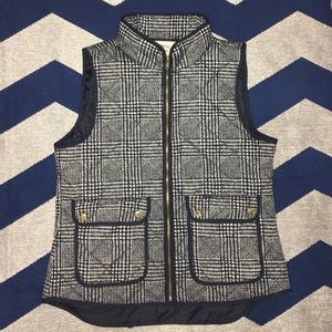 Wardrobe staple! B&W vest with gold details XL