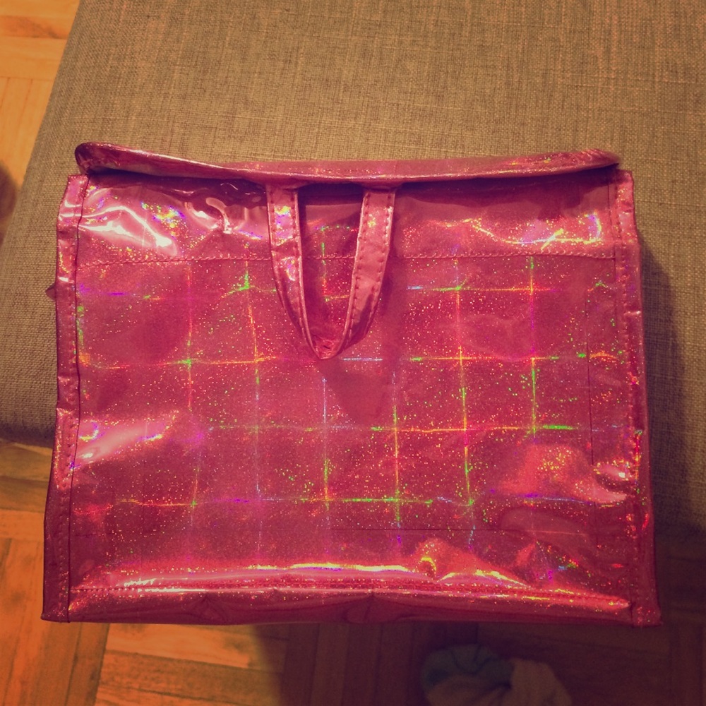I am selling a pink rainbow makeup holder .❤