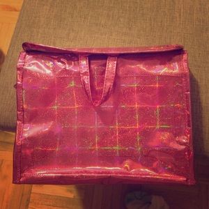 I am selling a pink rainbow makeup holder .❤