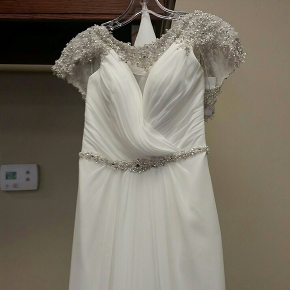 Maggie Sottero Saige Wedding Dress - Picture 3 of 4