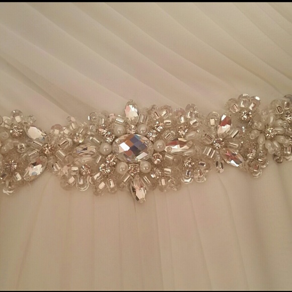 Maggie Sottero Saige Wedding Dress - Picture 4 of 4