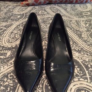 Nine west black pump with kitten heel