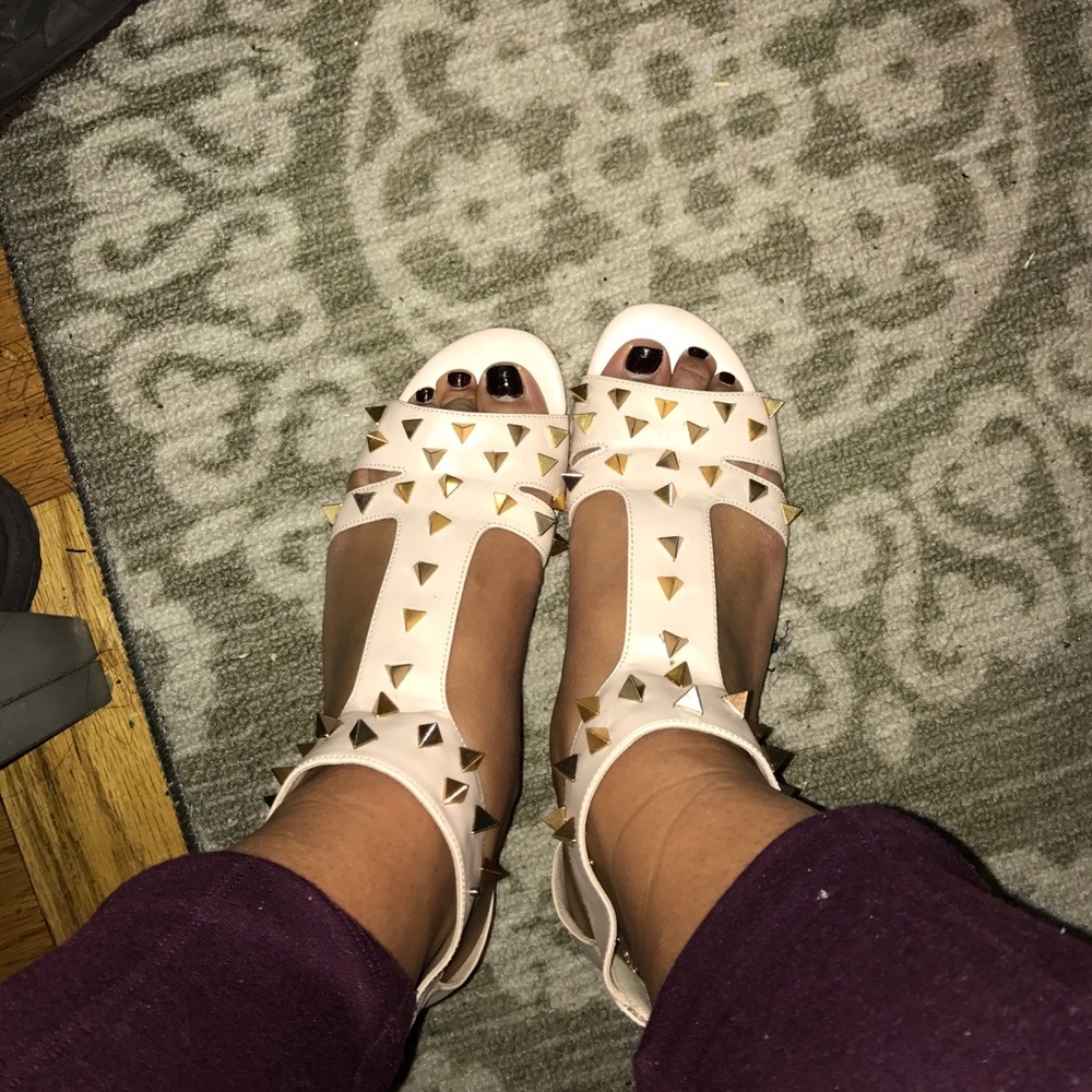 Stud sandals back zipper on back